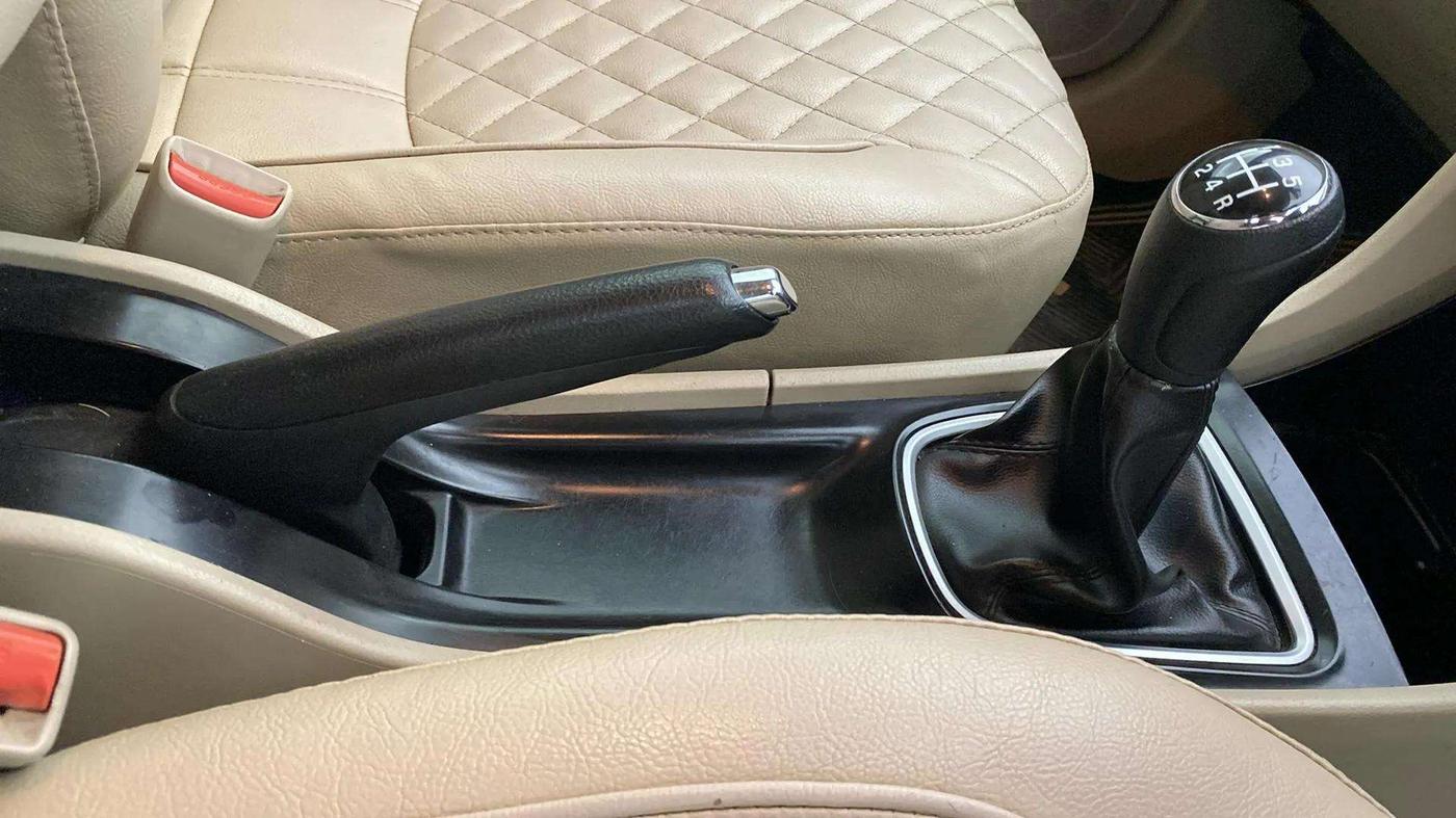 2018 Maruti Ciaz ZETA 1.4  MT PETROL, Petrol, Manual, 1,00,300 km, Gear Lever