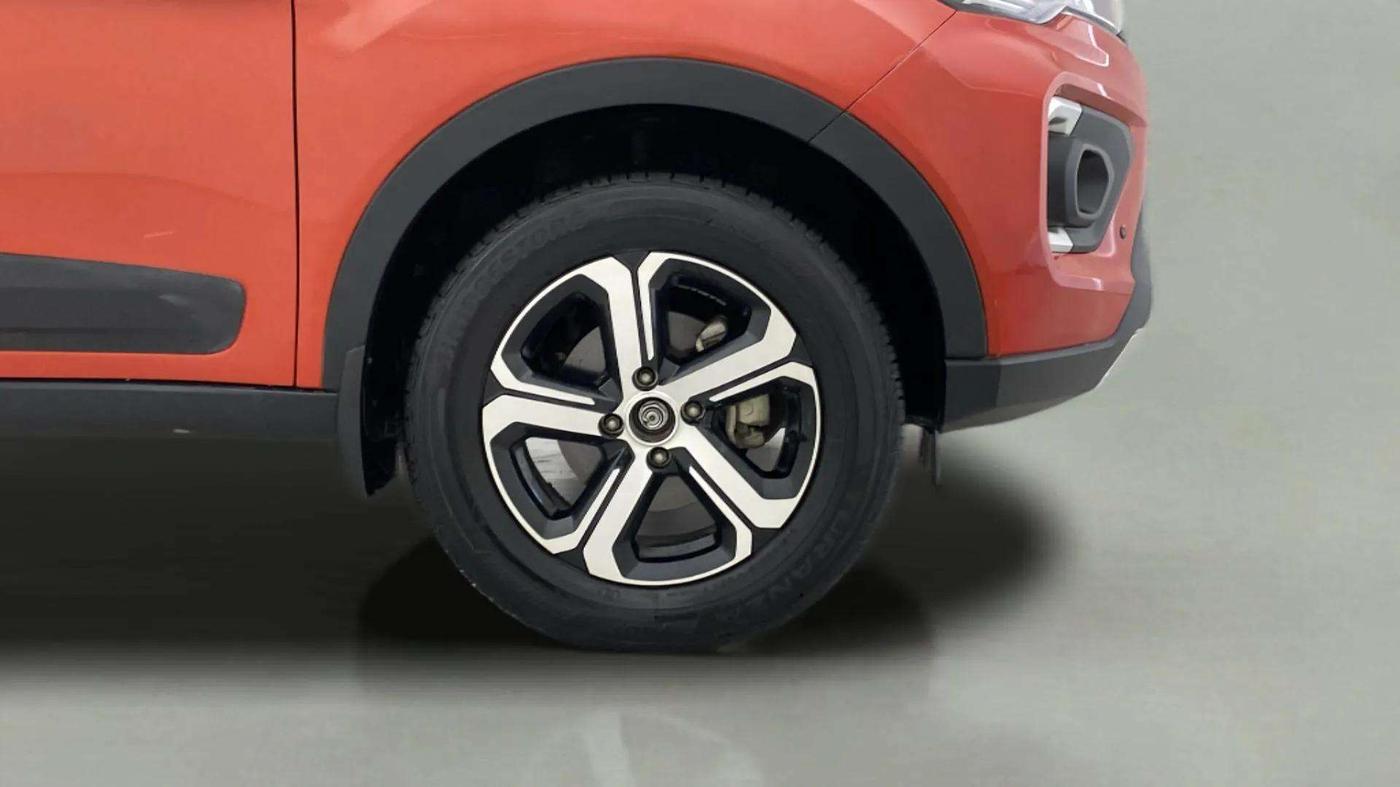 2023 Tata NEXON XZA PLUS LUXURY SUNROOF PETROL, Petrol, Automatic, 9,885 km, Right Front Wheel