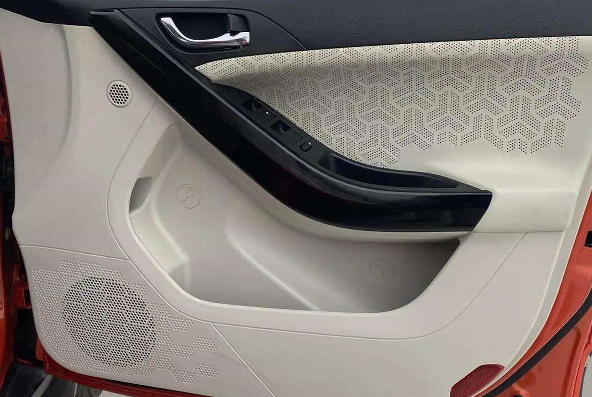 2023 Tata NEXON XZA PLUS LUXURY SUNROOF PETROL, Petrol, Automatic, 9,885 km, Driver Side Door Panels Control