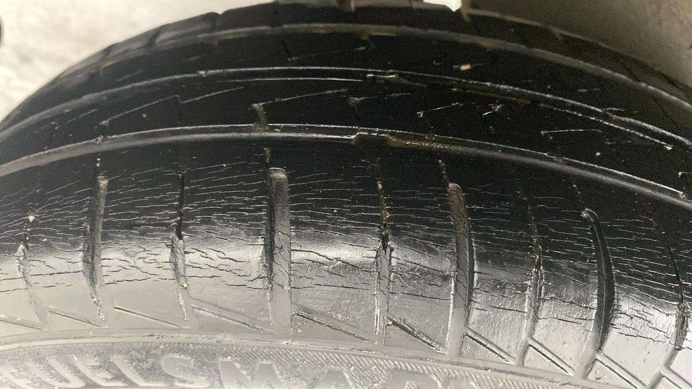 2014 Maruti Wagon R 1.0 VXI, Petrol, Manual, 94,037 km, Left Front Tyre Tread
