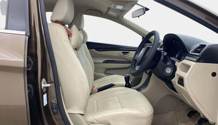 2016 Maruti Ciaz VXI+, Petrol, Manual, 54,298 km, Right Side Front Door Cabin