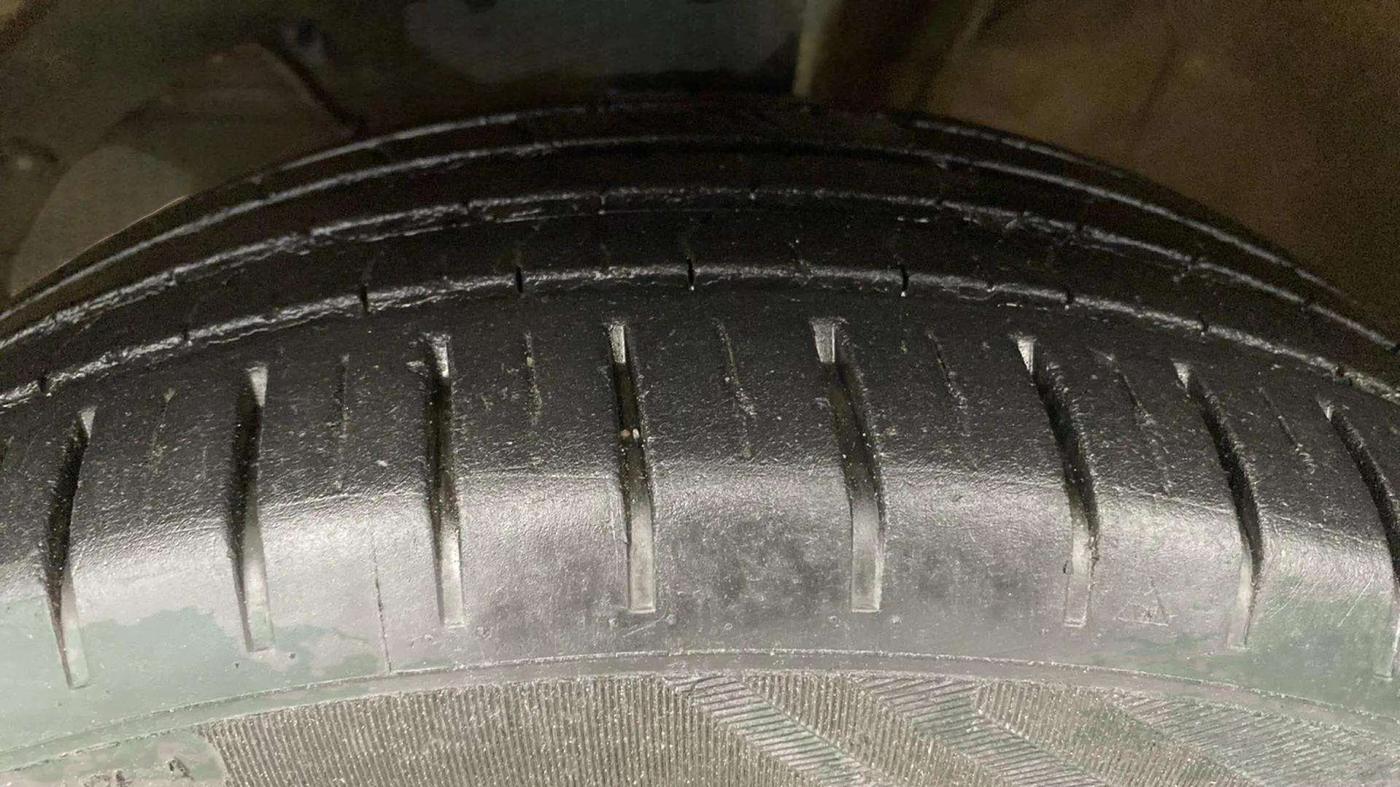 2022 Maruti Baleno ALPHA 1.2 AGS, Petrol, Automatic, 38,657 km, Left Front Tyre Tread
