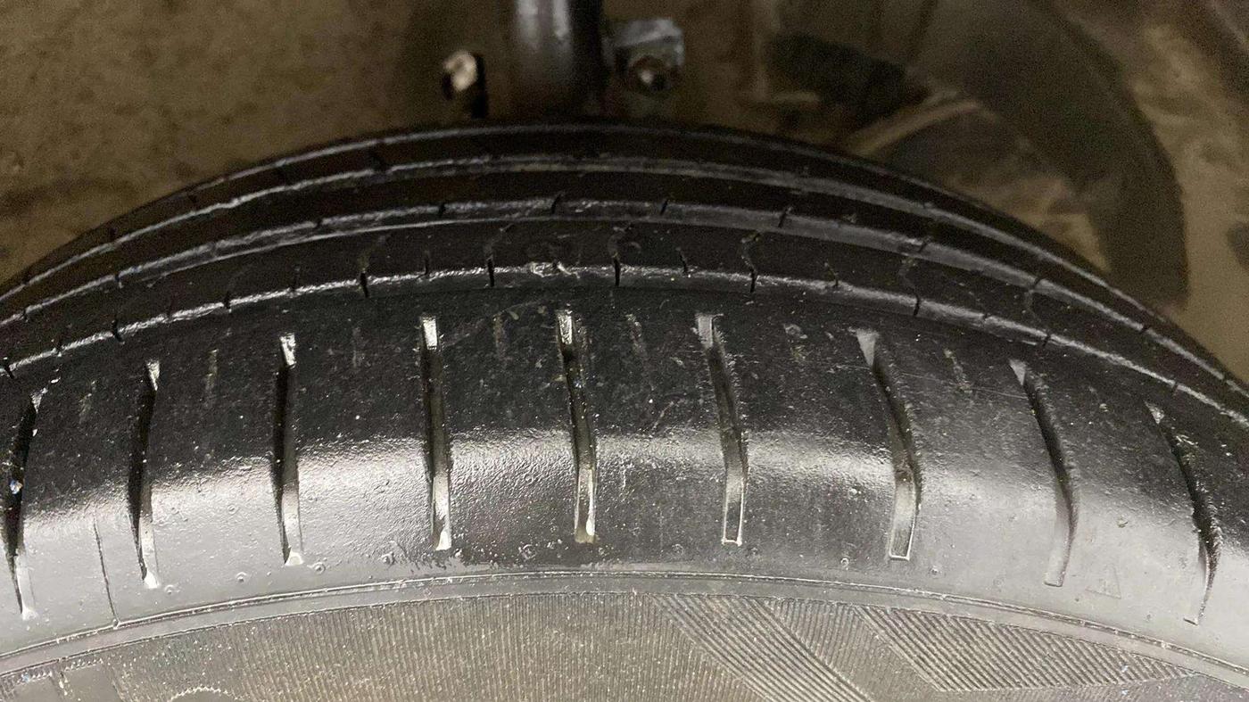 2022 Maruti Baleno ALPHA 1.2 AGS, Petrol, Automatic, 38,657 km, Right Front Tyre Tread