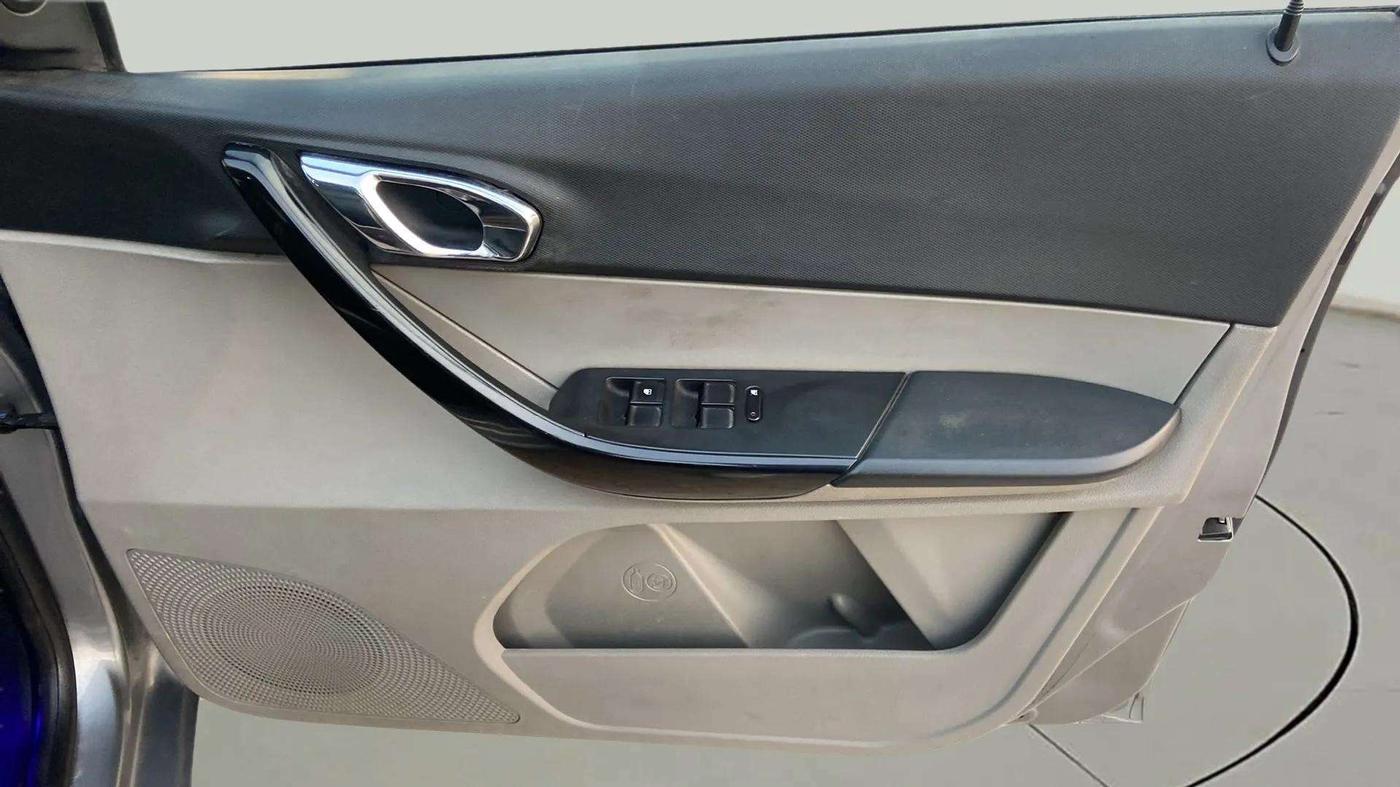 2018 Tata Tiago XZ PETROL, Petrol, Manual, 93,020 km, Driver Side Door Panels Control
