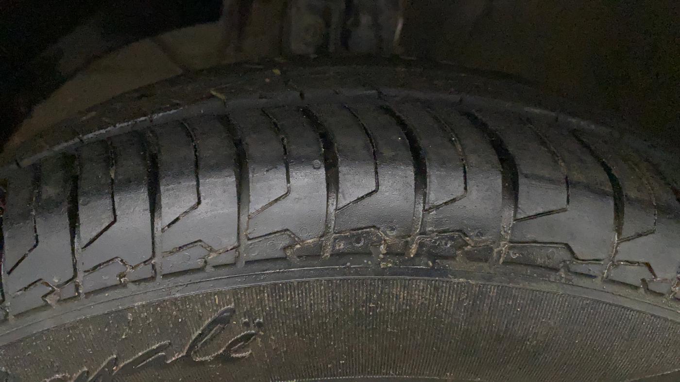 2022 Maruti Dzire VXI, Petrol, Manual, 56,772 km, Left Front Tyre Tread
