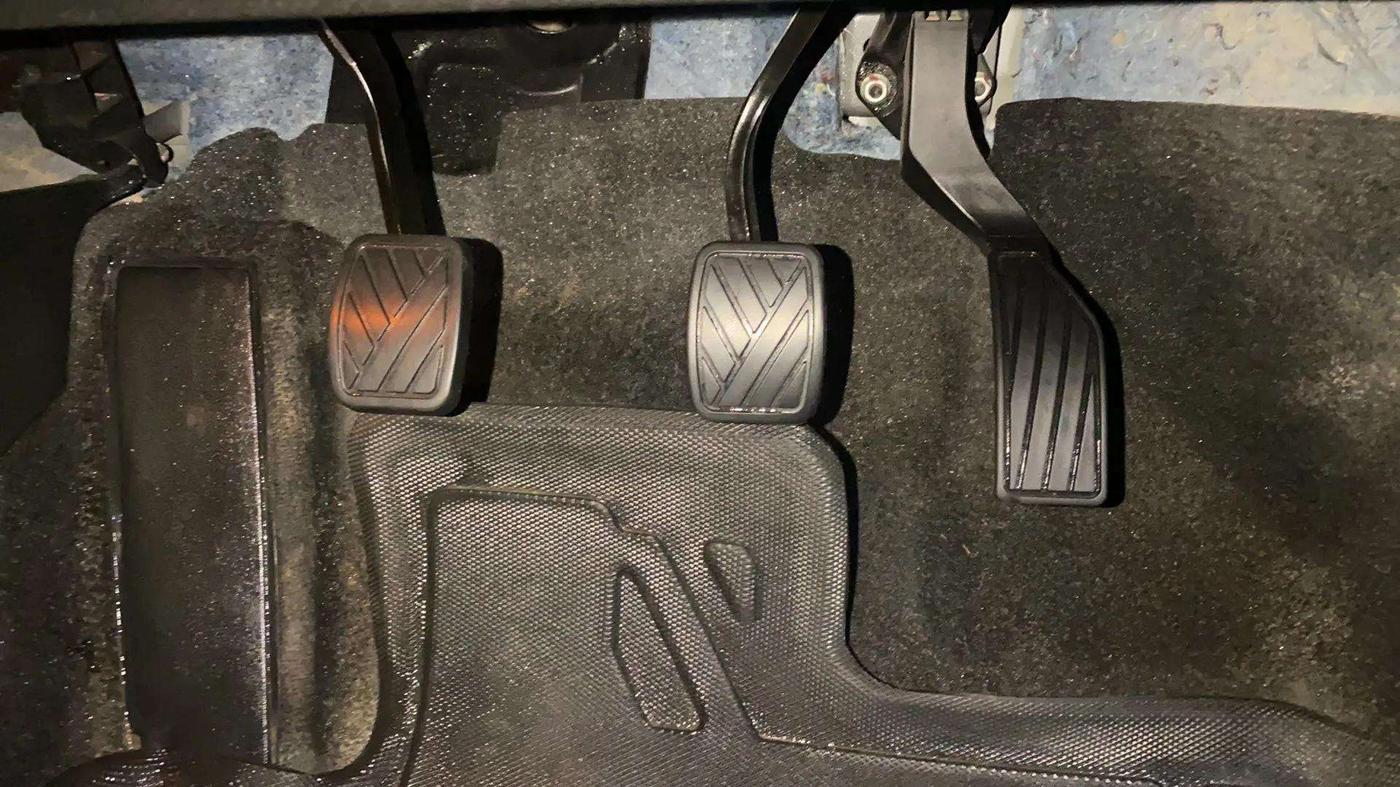 2023 Maruti Grand Vitara DELTA SMART HYBRID, Petrol, Manual, 28,598 km, Pedals