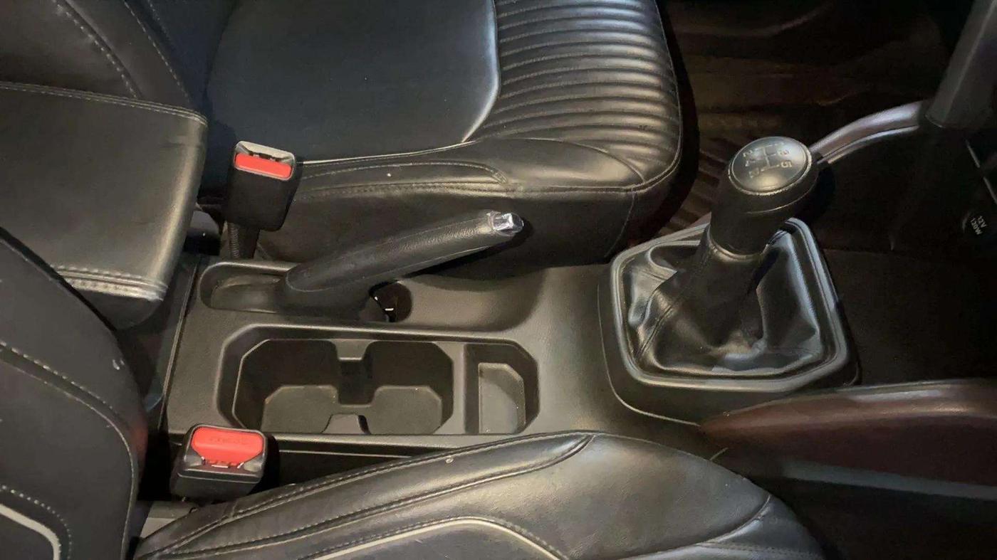2023 Maruti Grand Vitara DELTA SMART HYBRID, Petrol, Manual, 28,598 km, Gear Lever