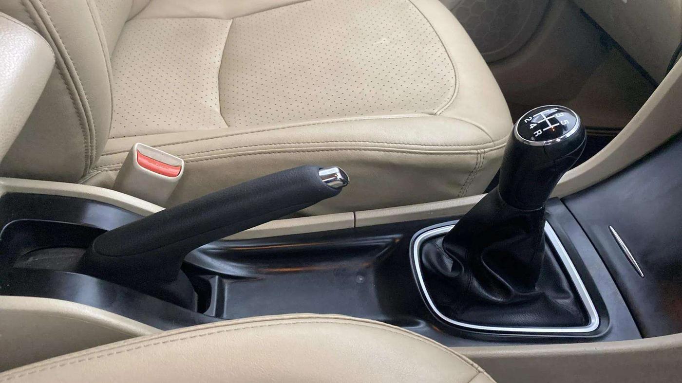 2018 Maruti Ciaz ZETA 1.4  MT PETROL, Petrol, Manual, 70,847 km, Gear Lever