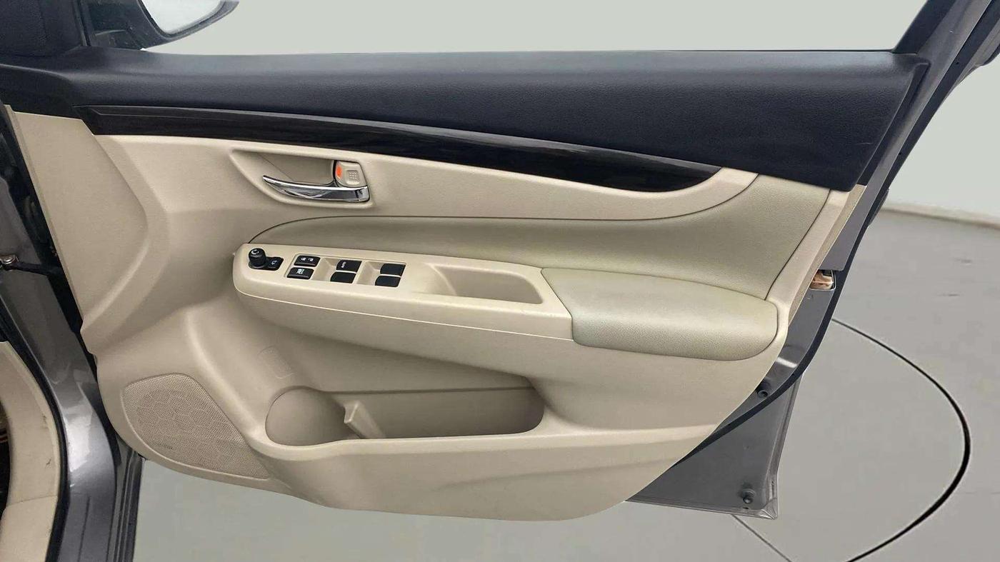2018 Maruti Ciaz ZETA 1.4  MT PETROL, Petrol, Manual, 70,847 km, Driver Side Door Panels Control