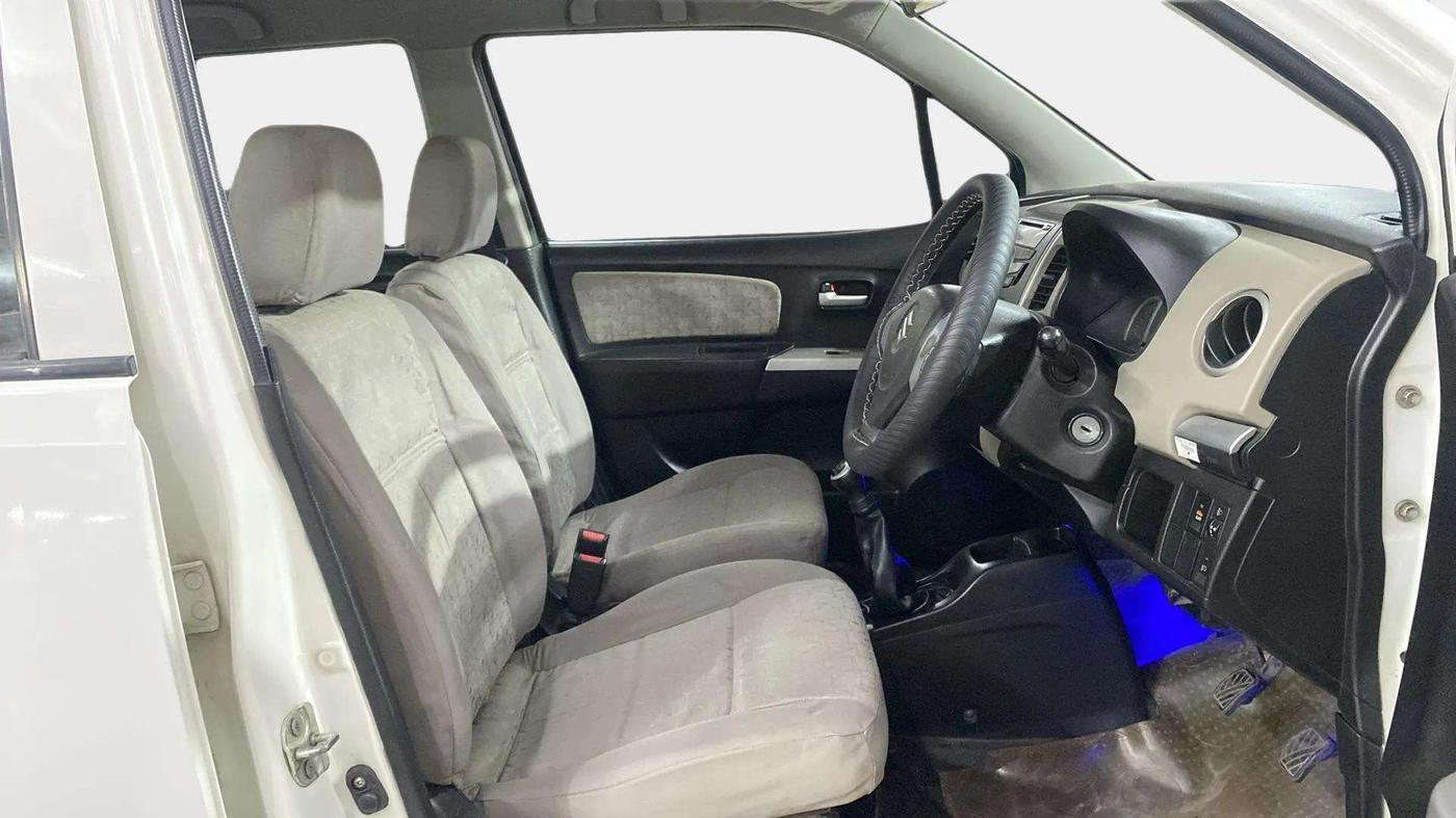2014 Maruti Wagon R 1.0 VXI, Petrol, Manual, 76,760 km, Right Side Front Door Cabin