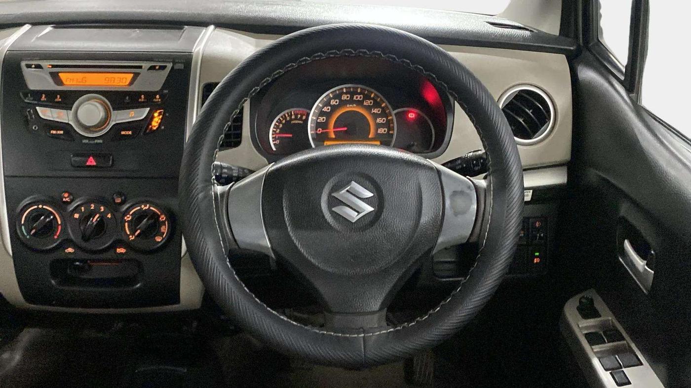2014 Maruti Wagon R 1.0 VXI, Petrol, Manual, 76,760 km, Steering Wheel Close Up