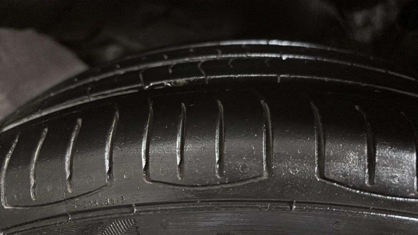 2014 Maruti Wagon R 1.0 VXI, Petrol, Manual, 76,760 km, Left Front Tyre Tread