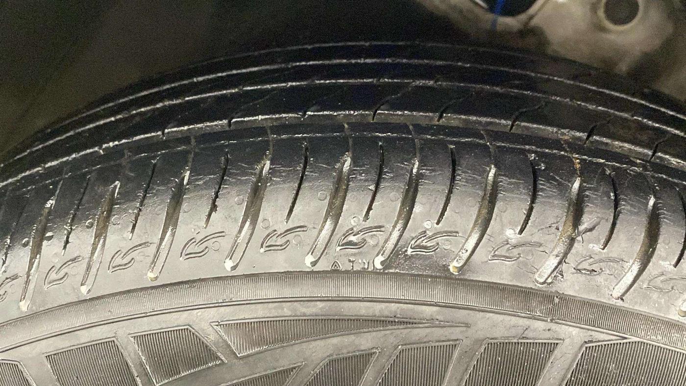 2021 Hyundai VENUE SX PLUS 1.0 TURBO DCT, Petrol, Automatic, 32,118 km, Left Front Tyre Tread