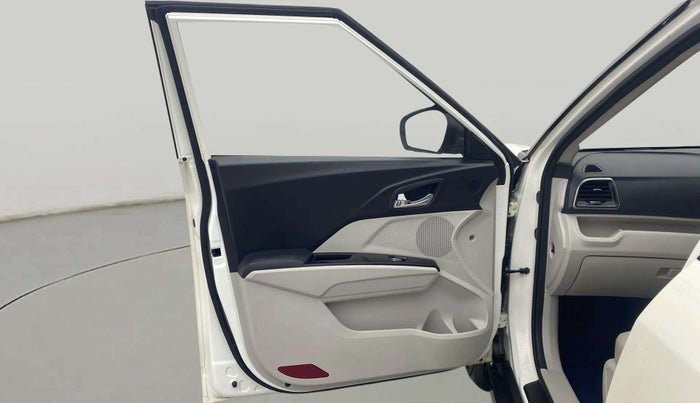 2022 Mahindra XUV300 W8 (O) 1.2 PETROL, Petrol, Manual, 12,492 km, LHS Rear Door