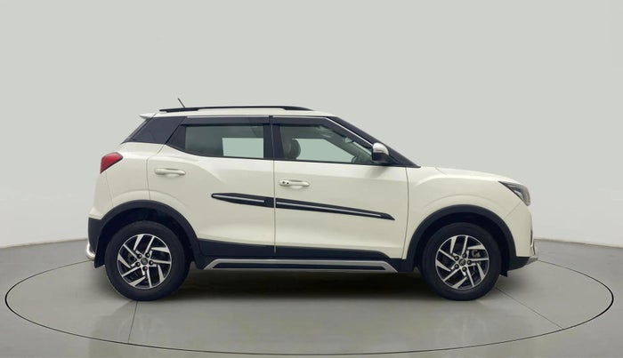 2022 Mahindra XUV300 W8 (O) 1.2 PETROL, Petrol, Manual, 12,492 km, Right Side View