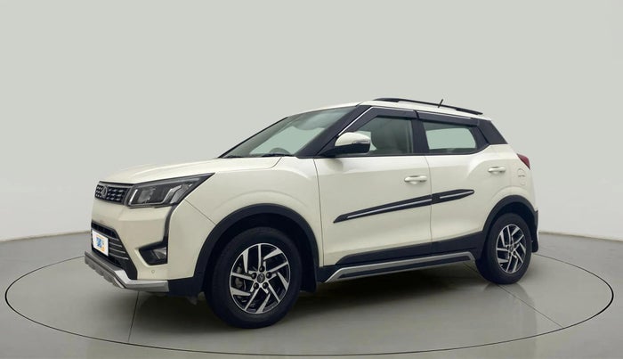 2022 Mahindra XUV300 W8 (O) 1.2 PETROL, Petrol, Manual, 12,492 km, Left Front Diagonal