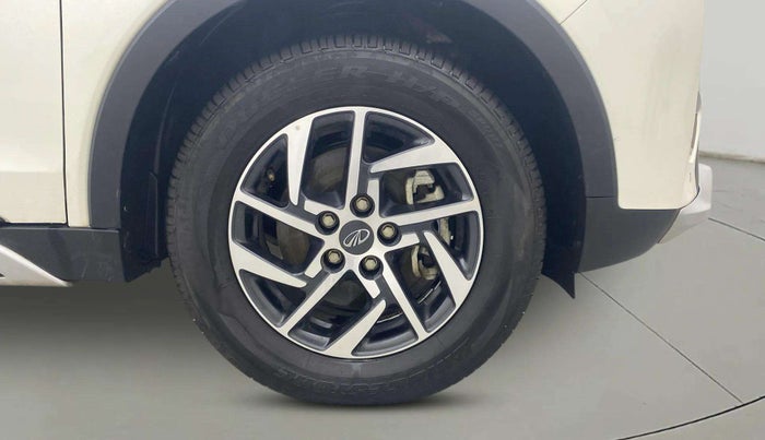 2022 Mahindra XUV300 W8 (O) 1.2 PETROL, Petrol, Manual, 12,492 km, Right Front Wheel