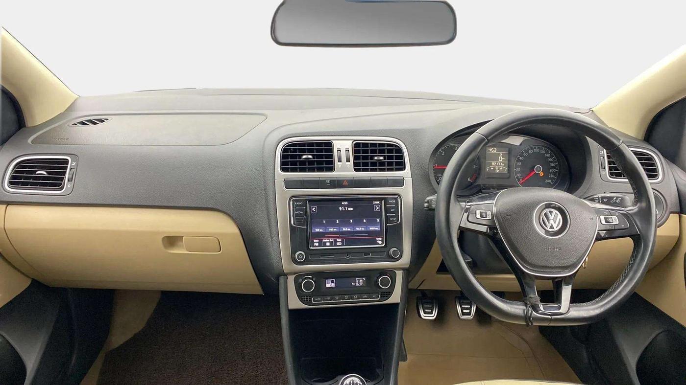 2016 Volkswagen Ameo HIGHLINE1.5L, Diesel, Manual, 82,320 km, Dashboard
