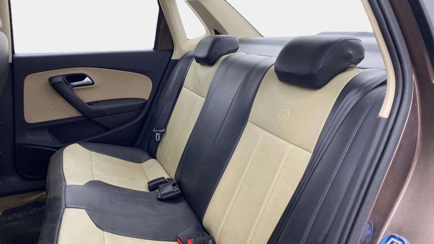 2016 Volkswagen Ameo HIGHLINE1.5L, Diesel, Manual, 82,320 km, Right Side Rear Door Cabin