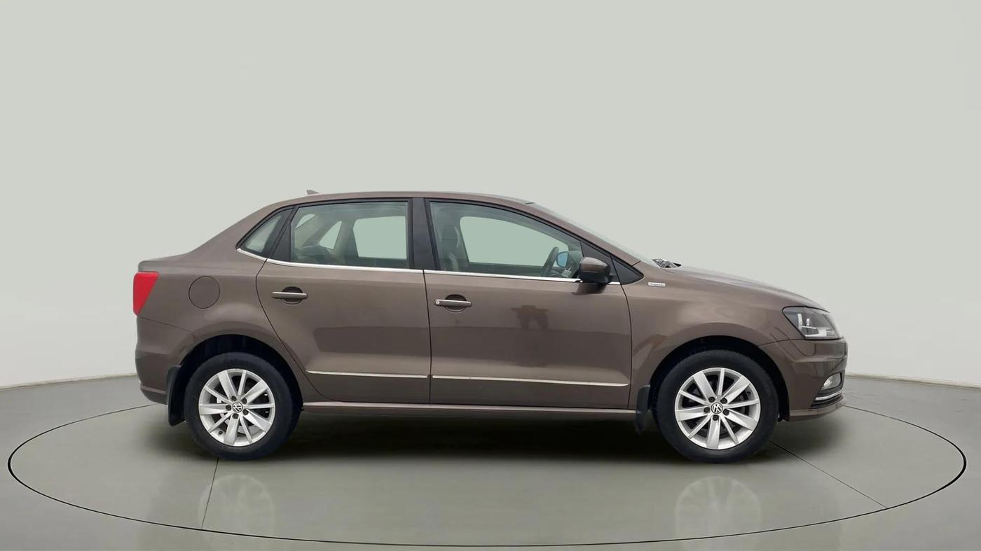 2016 Volkswagen Ameo HIGHLINE1.5L, Diesel, Manual, 82,320 km, Right Side View