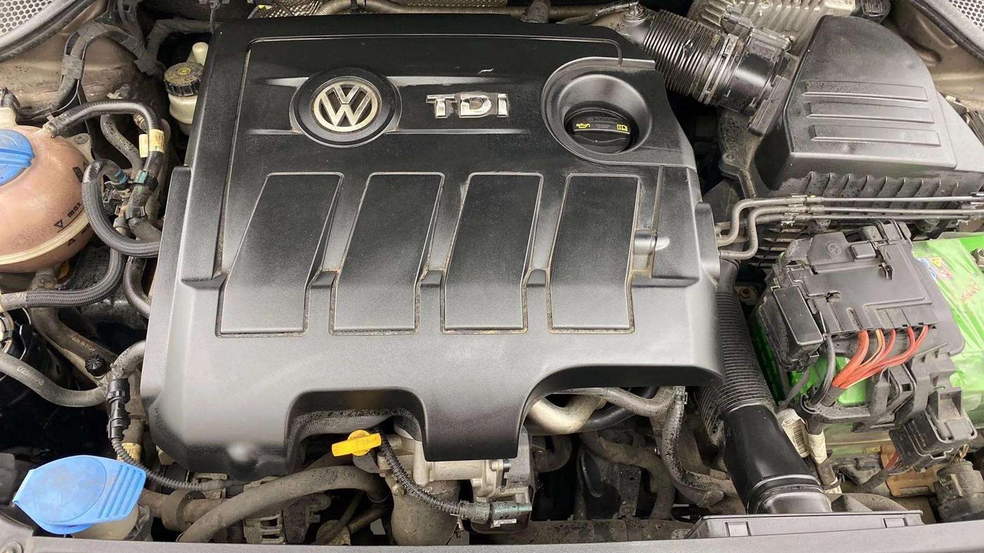 2016 Volkswagen Ameo HIGHLINE1.5L, Diesel, Manual, 82,320 km, Engine View