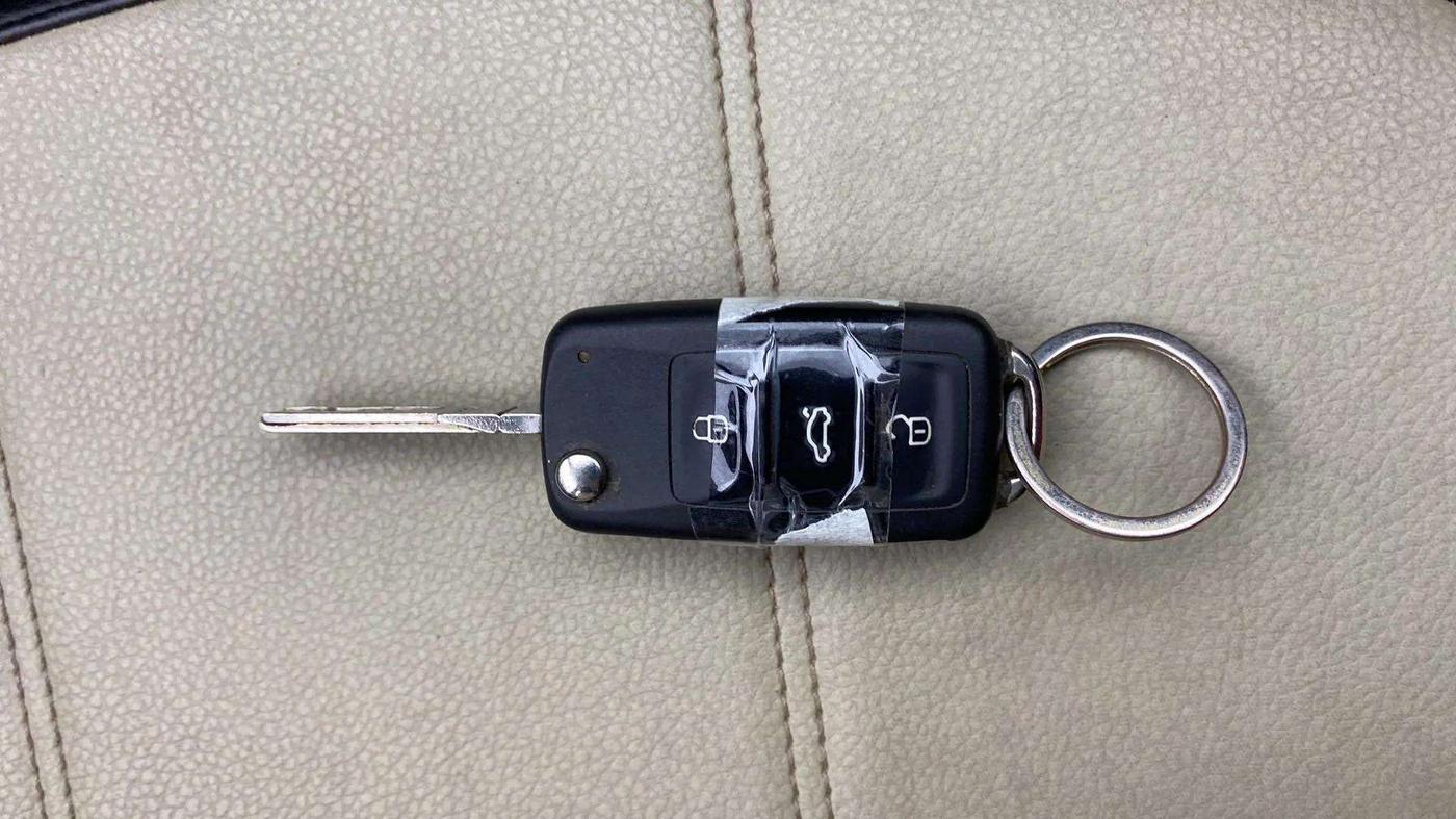 2016 Volkswagen Ameo HIGHLINE1.5L, Diesel, Manual, 82,320 km, Key Close Up