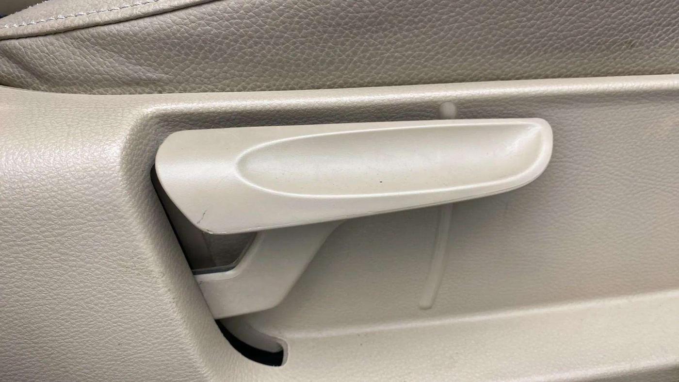 2016 Volkswagen Vento HIGHLINE PETROL AT, Petrol, Automatic, 31,307 km, Driver Side Adjustment Panel
