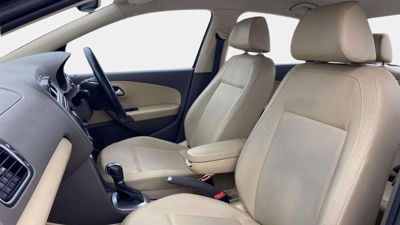 2016 Volkswagen Vento HIGHLINE PETROL AT, Petrol, Automatic, 31,307 km, Right Side Front Door Cabin