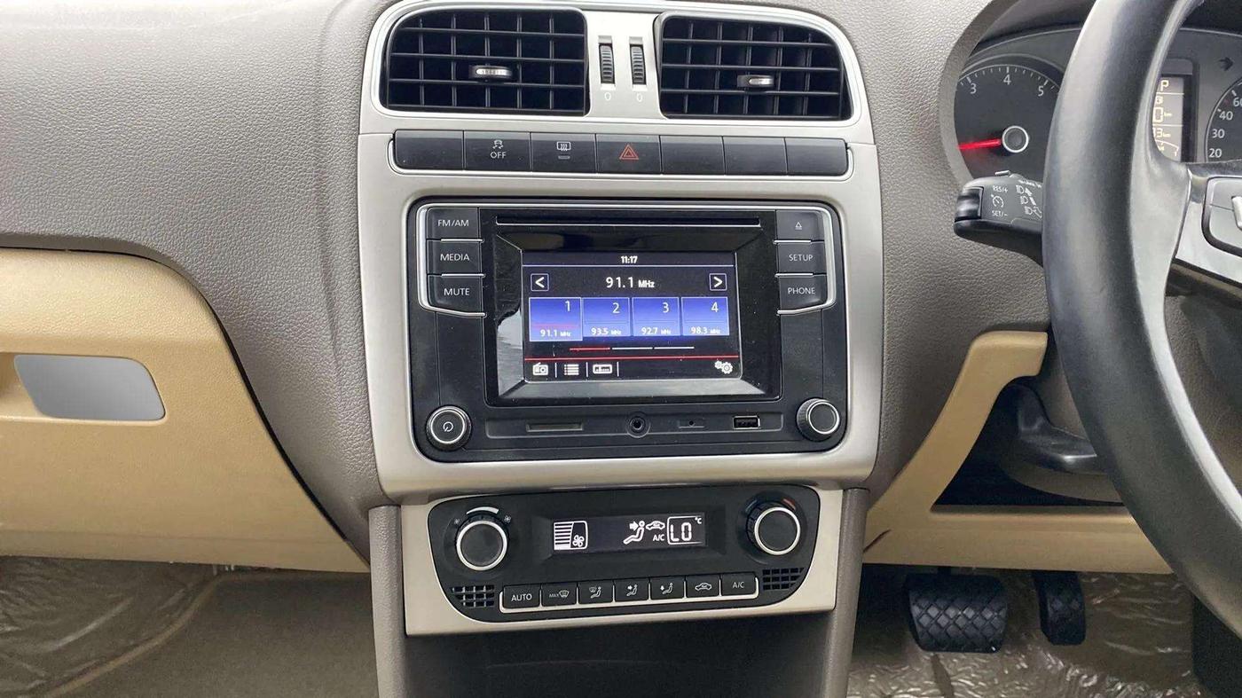 2016 Volkswagen Vento HIGHLINE PETROL AT, Petrol, Automatic, 31,307 km, Air Conditioner