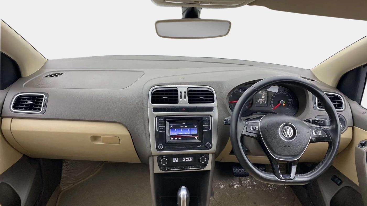 2016 Volkswagen Vento HIGHLINE PETROL AT, Petrol, Automatic, 31,307 km, Dashboard