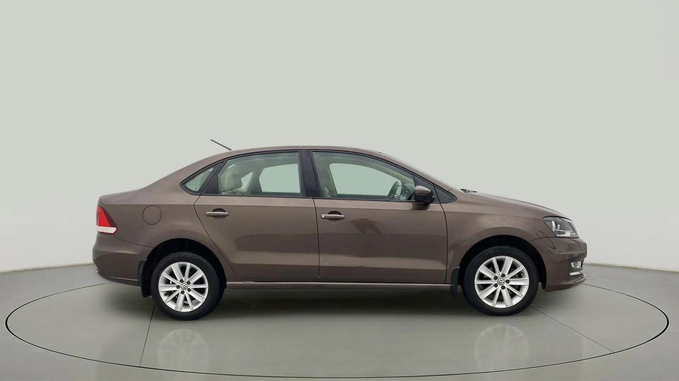 2016 Volkswagen Vento HIGHLINE PETROL AT, Petrol, Automatic, 31,307 km, Right Side View