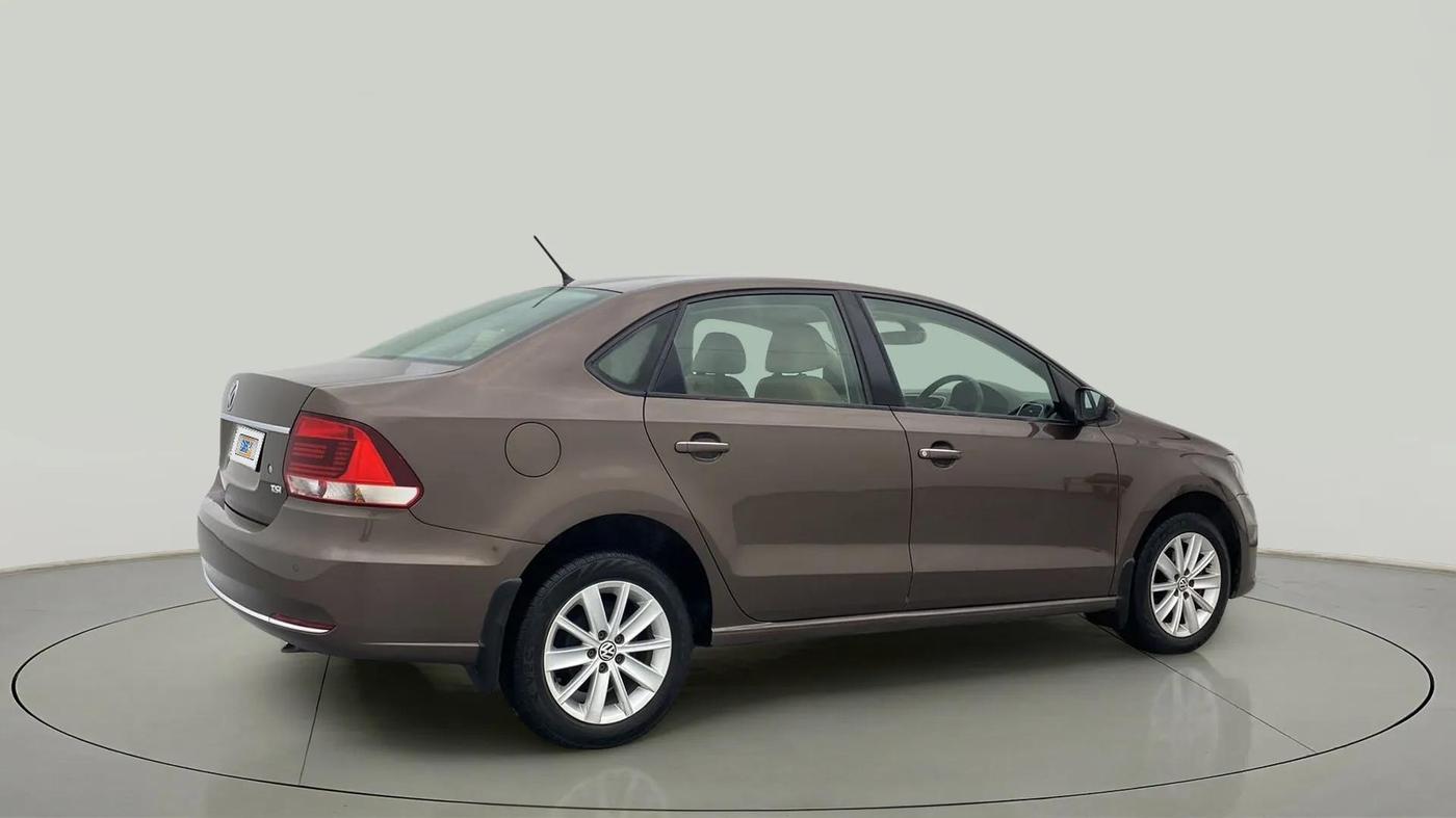 2016 Volkswagen Vento HIGHLINE PETROL AT, Petrol, Automatic, 31,307 km, Right Back Diagonal