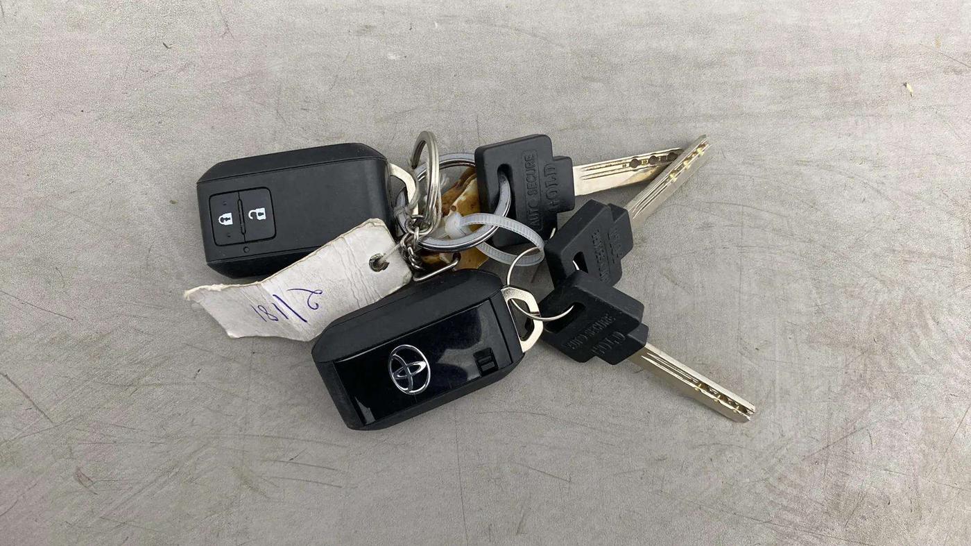 2021 Toyota Glanza G, Petrol, Manual, 42,858 km, Key Close Up