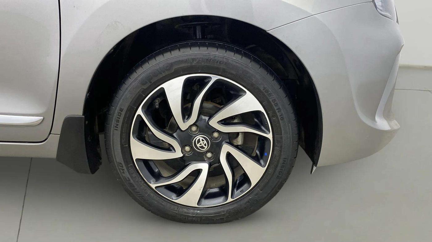 2021 Toyota Glanza G, Petrol, Manual, 42,858 km, Right Front Wheel
