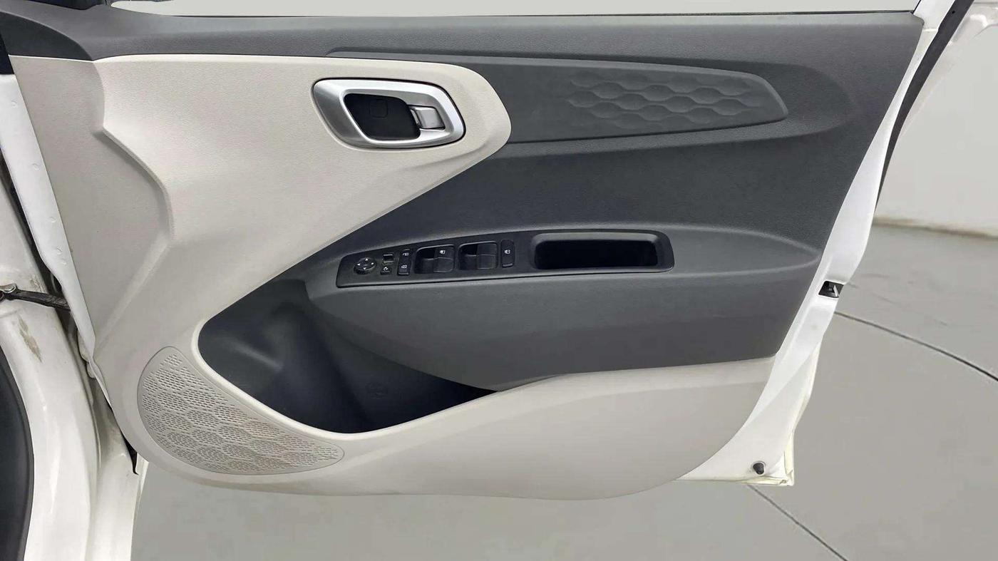 2020 Hyundai AURA SX 1.2 (O), Petrol, Manual, 26,571 km, Driver Side Door Panels Control