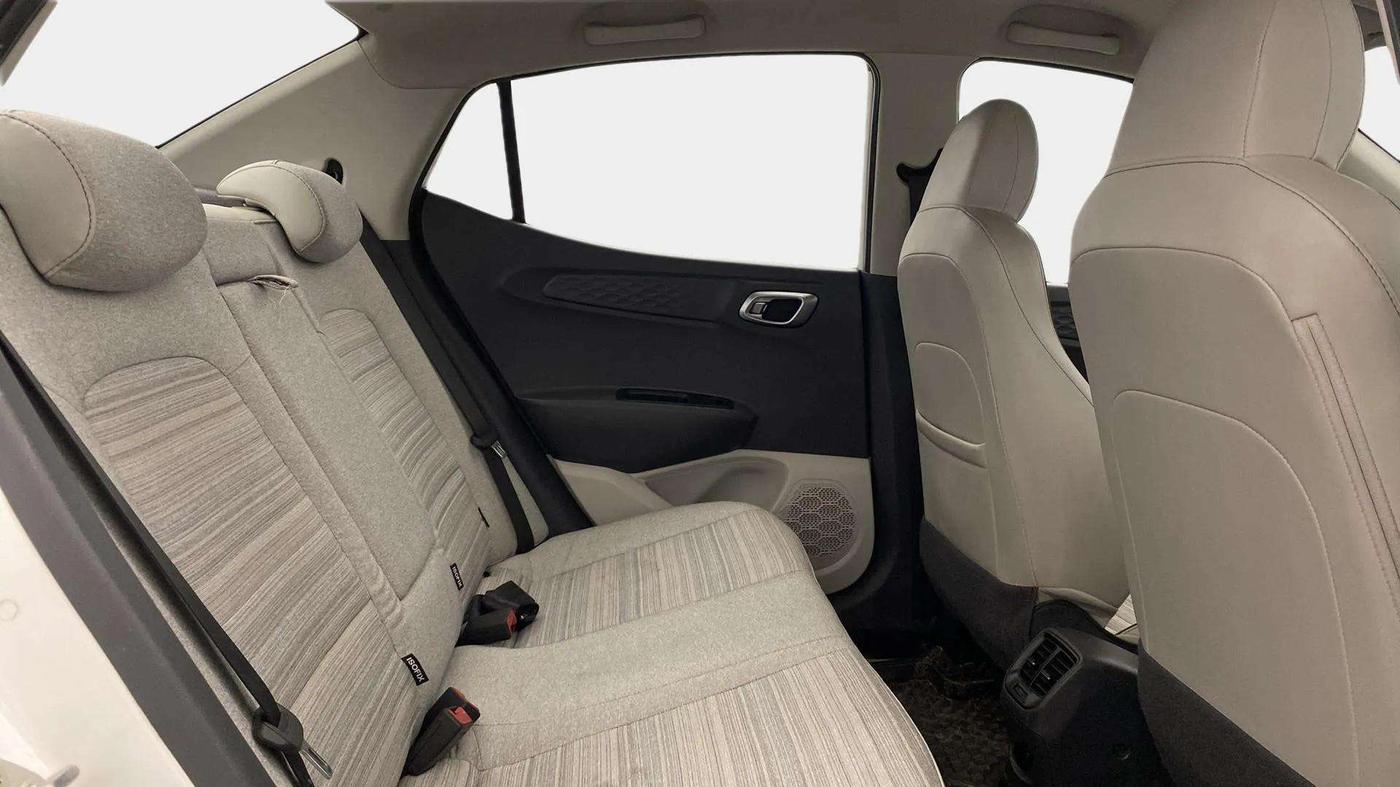 2020 Hyundai AURA SX 1.2 (O), Petrol, Manual, 26,571 km, Right Side Rear Door Cabin