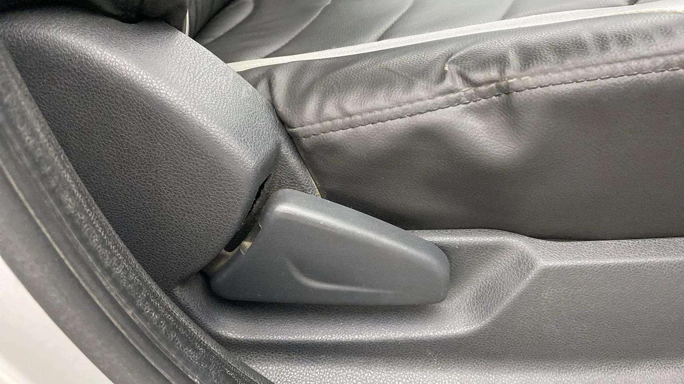 2016 Renault Kwid RXL, Petrol, Manual, 74,946 km, Driver Side Adjustment Panel