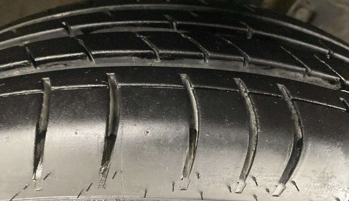 2016 Renault Kwid RXL, Petrol, Manual, 74,946 km, Right Front Tyre Tread