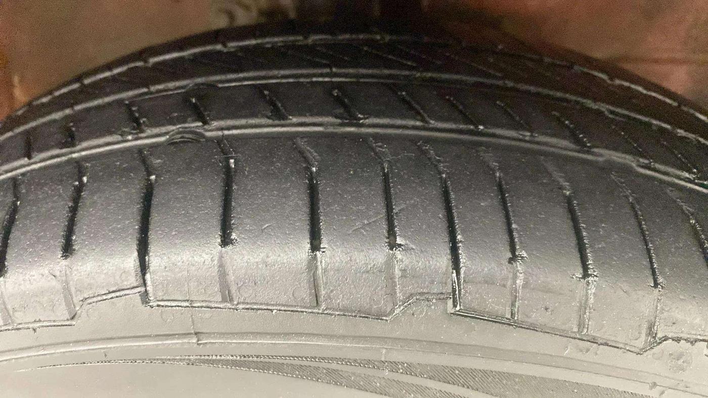 2015 Maruti Wagon R 1.0 VXI AMT, Petrol, Automatic, 65,455 km, Right Front Tyre Tread