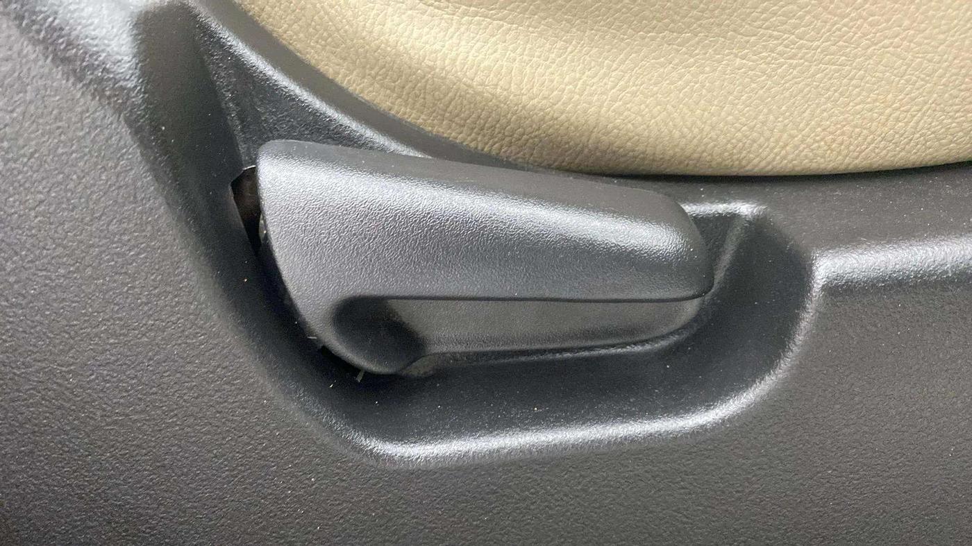 2015 Maruti Wagon R 1.0 VXI AMT, Petrol, Automatic, 65,455 km, Driver Side Adjustment Panel