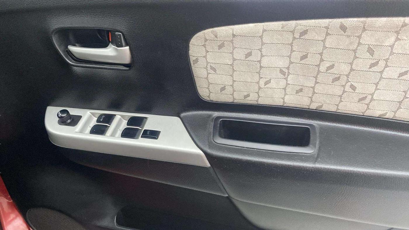 2015 Maruti Wagon R 1.0 VXI AMT, Petrol, Automatic, 65,455 km, Driver Side Door Panels Control