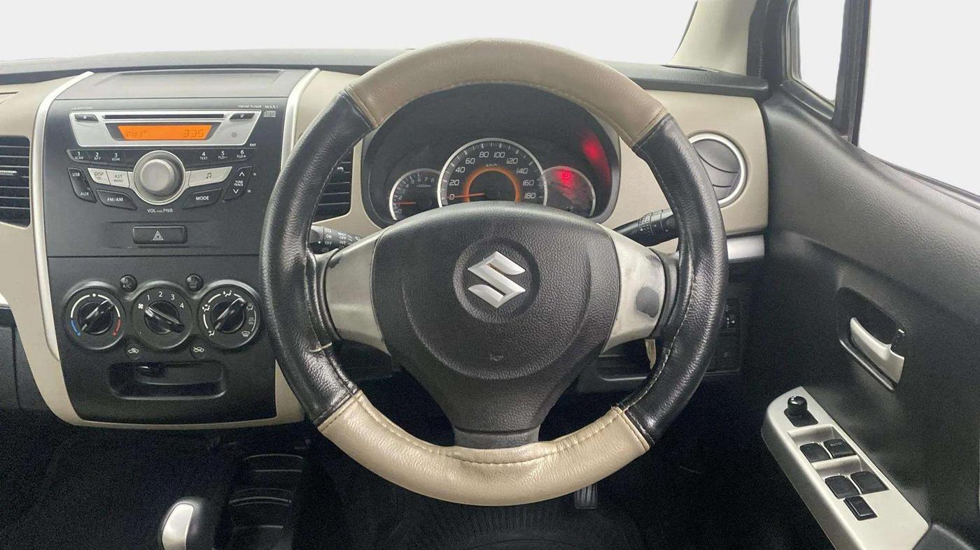 2015 Maruti Wagon R 1.0 VXI AMT, Petrol, Automatic, 65,455 km, Steering Wheel Close Up