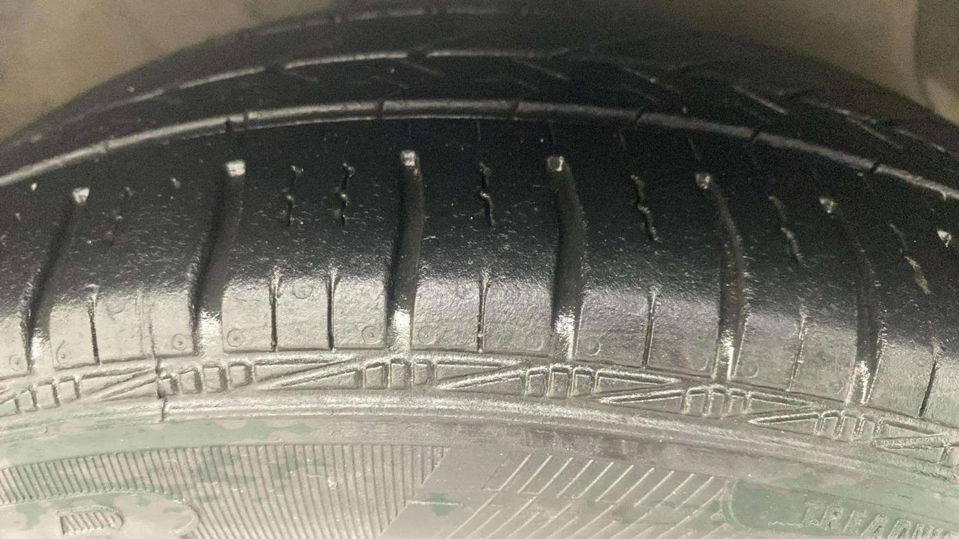 2017 Hyundai Xcent S AT 1.2, Petrol, Automatic, 37,005 km, Right Front Tyre Tread
