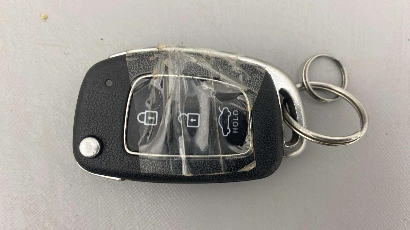2017 Hyundai Xcent S AT 1.2, Petrol, Automatic, 37,005 km, Key Close Up