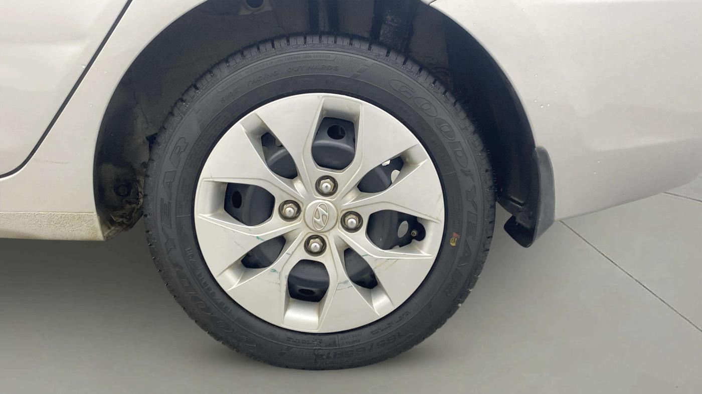 2017 Hyundai Xcent S AT 1.2, Petrol, Automatic, 37,005 km, Left Rear Wheel