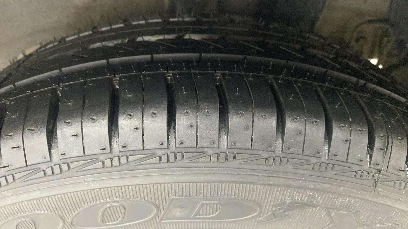 2017 Hyundai Xcent S AT 1.2, Petrol, Automatic, 37,005 km, Left Rear Tyre Tread