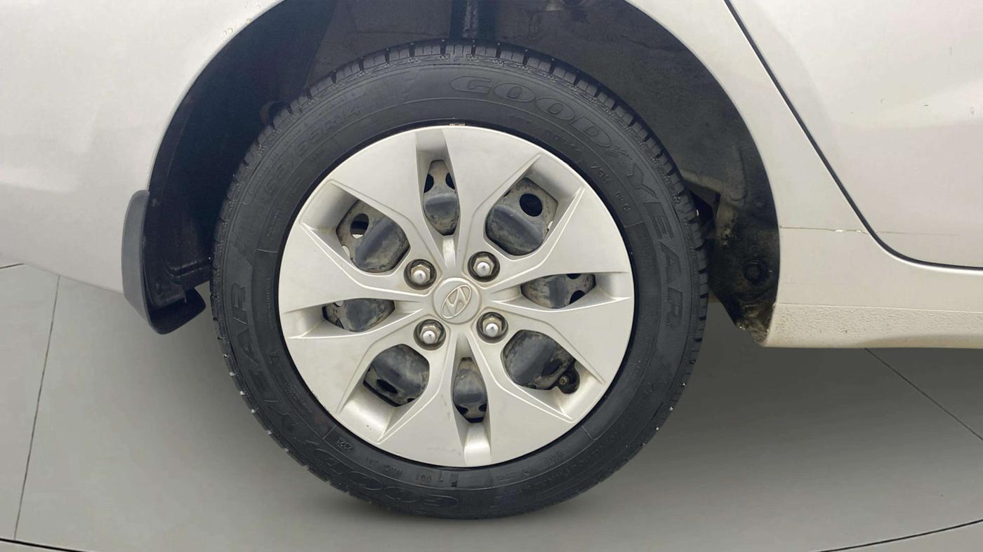 2017 Hyundai Xcent S AT 1.2, Petrol, Automatic, 37,005 km, Right Rear Wheel