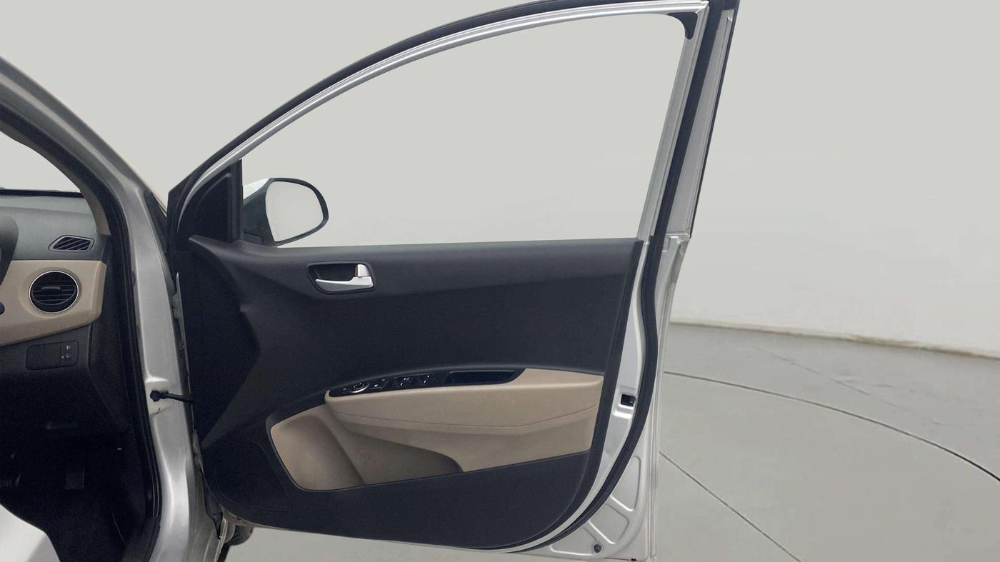2017 Hyundai Xcent S AT 1.2, Petrol, Automatic, 37,005 km, RHS Front Door