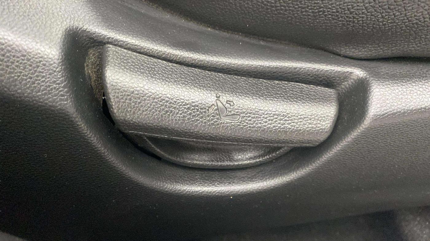 2017 Hyundai Xcent S AT 1.2, Petrol, Automatic, 37,005 km, Driver Side Adjustment Panel