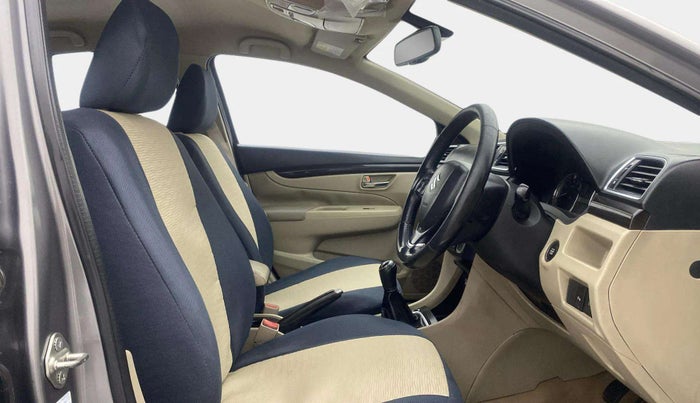 2016 Maruti Ciaz ZXI+, Petrol, Manual, 83,606 km, Right Side Front Door Cabin